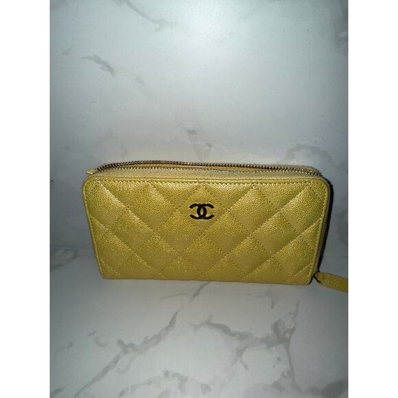 Chanel Iconic Quilted design Wallet - Picture 5 of 5